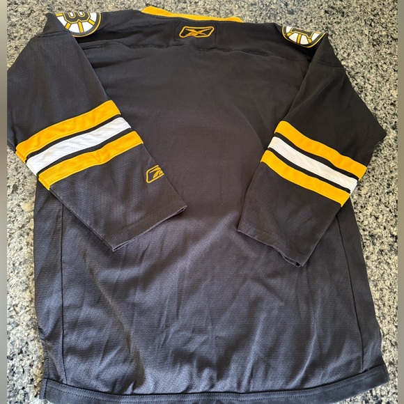 Youth L/XL Bruins Walking Bear Reebok Hockey Jersey - Picture 2 of 5